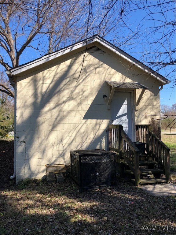 Building Photo - 716 Wilson St