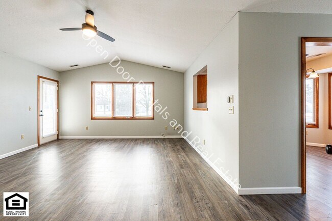 Building Photo - 1420/1422 Flagstone