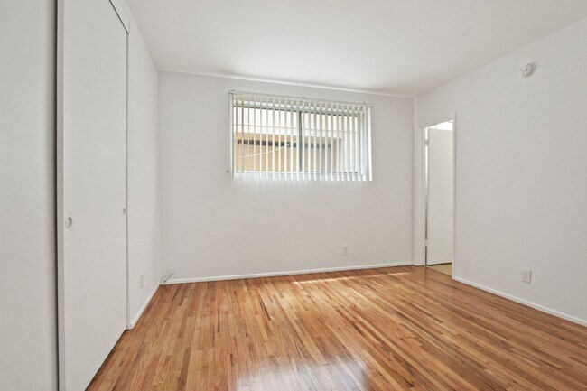 Foto del edificio - 10910 Santa Monica Blvd - Prime Westwood l...