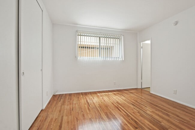 Foto del edificio - 10910 Santa Monica Blvd