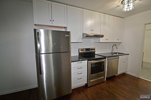 Building Photo - 377 S Park St
