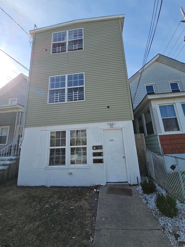 Foto principal - 522 N Indiana Ave