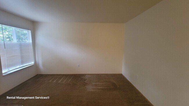 Foto del edificio - 131-149 SE 151st Avenue