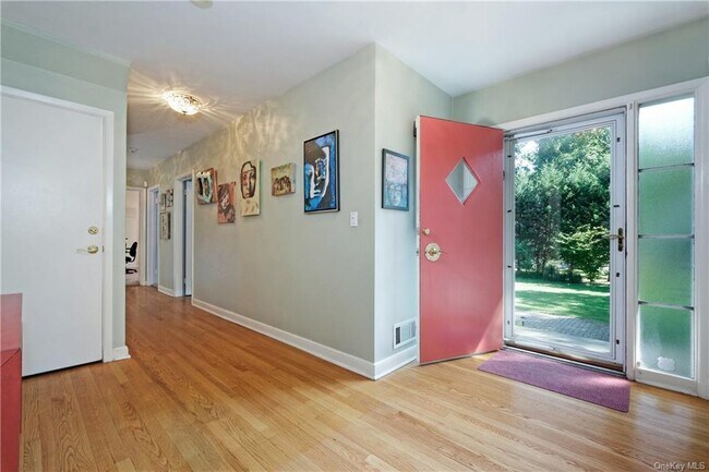 Foto del edificio - 1036 Old White Plains Rd