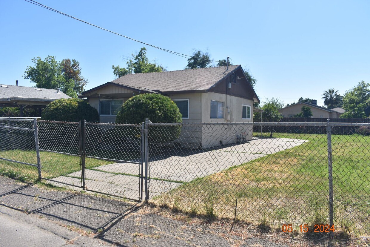 Foto principal - Cute Four Bedroom Home with Carport on Hug...