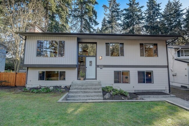 Building Photo - 603 N 179th St