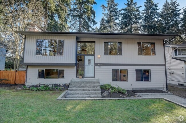 Building Photo - 603 N 179th St