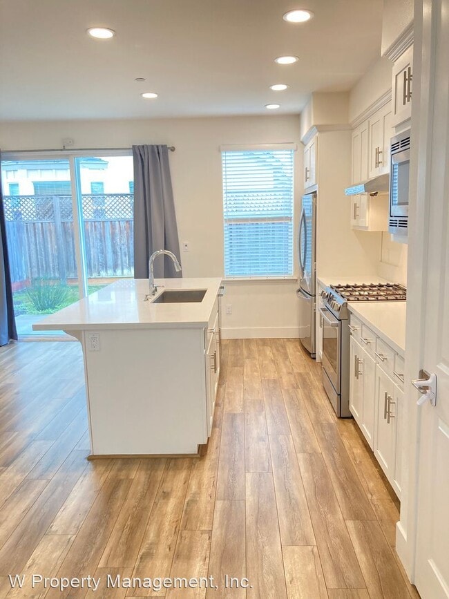 Building Photo - 4 br, 2.5 bath House - 945 Prospect Avenue