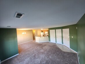 Building Photo - 2026 Windsong Dr