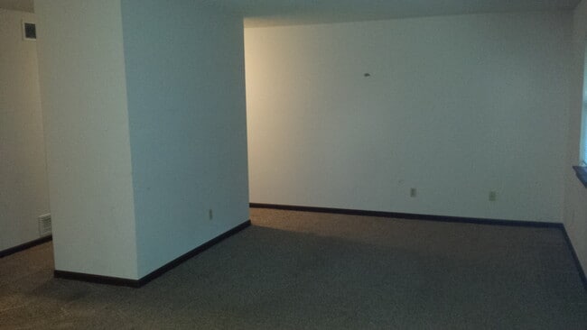 Building Photo - 505 Columbia Dr