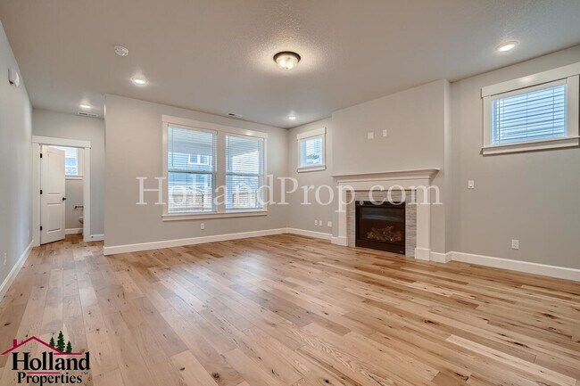 Foto del edificio - Luxurious South Hillsboro Home with a Fenc...