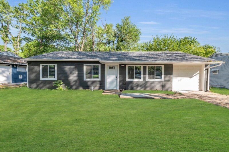 Primary Photo - 7112 E 107th Terrace