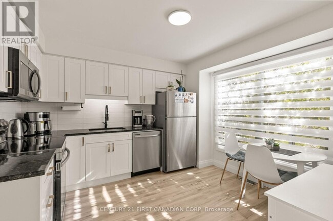 Building Photo - 355 Sandringham Crescent