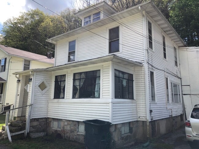 Building Photo - 454 Union St