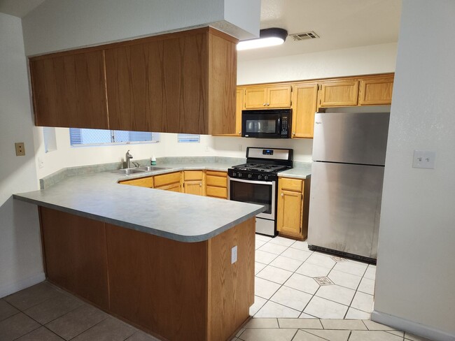 Foto del edificio - 3 bedroom - 2 bath home for Rent