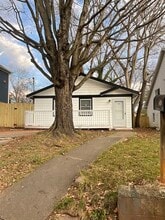 Building Photo - 826 Martin St SE