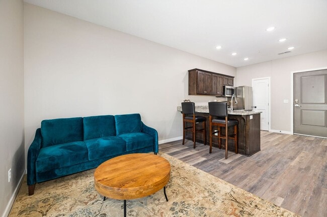 Building Photo - The Vibe Crossing