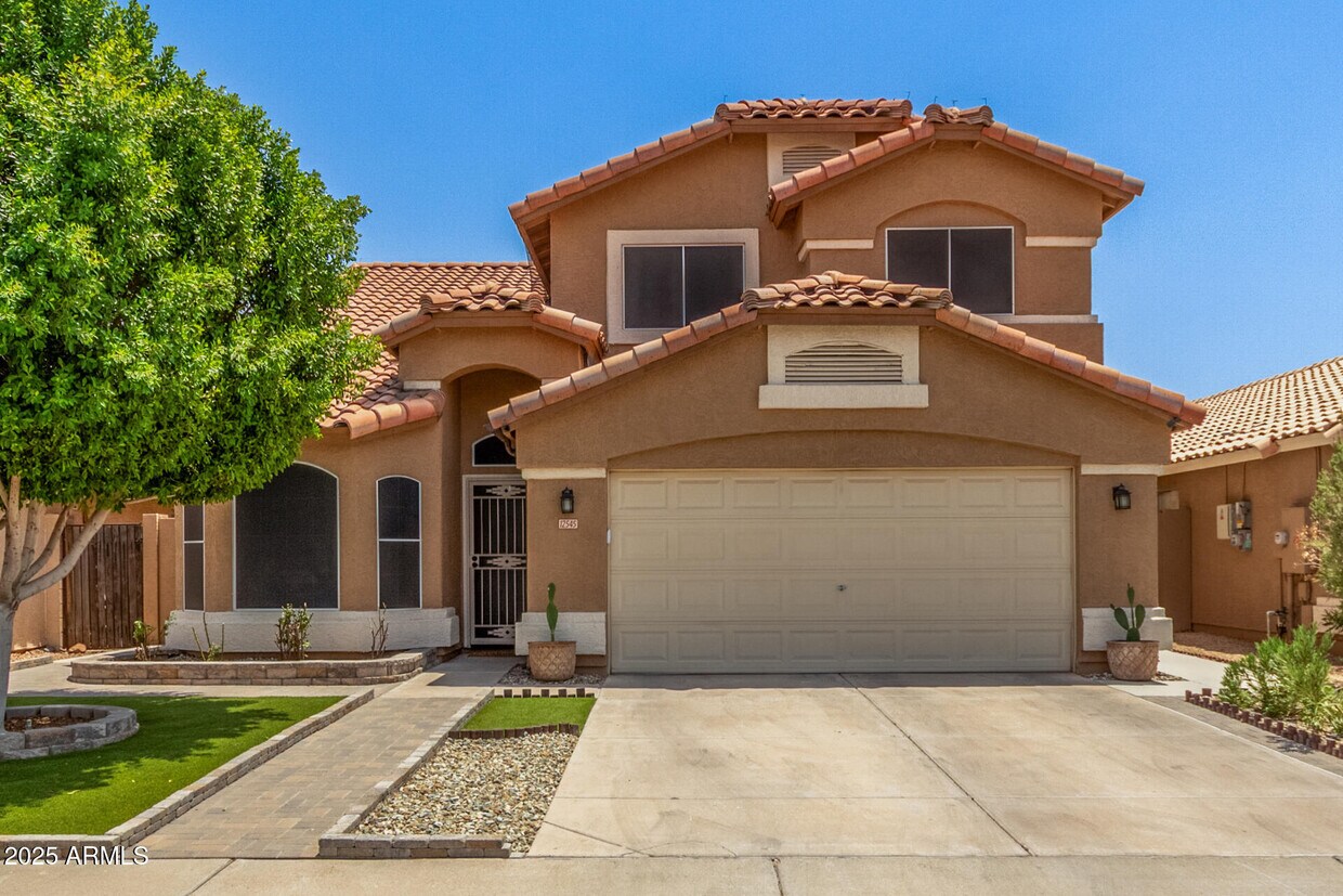 Foto principal - 12545 W Cambridge Ave
