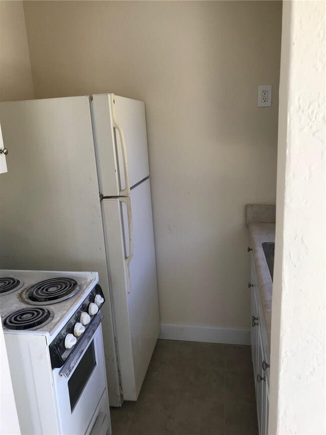 Building Photo - 1709 Moffett St