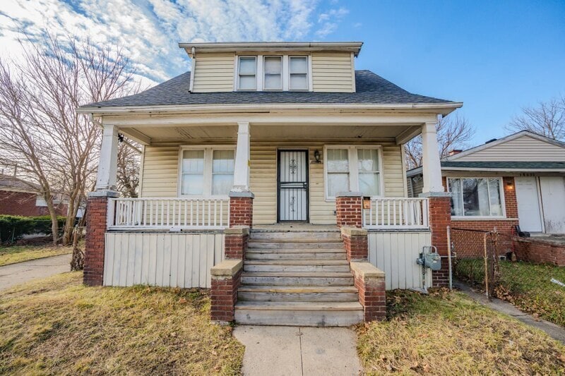 Primary Photo - 18025 Maine St