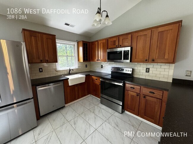 Building Photo - 3 Bed / 2 Bath Single Family (Available Now)