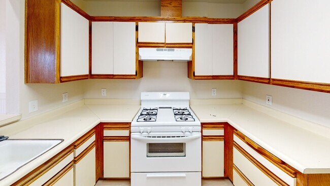 Building Photo - *DEPOSIT PENDING* Desirable 3 Bedroom, 2 B...