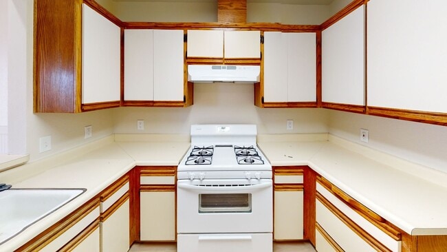 Building Photo - Desirable 3 Bedroom, 2 Bathroom home with ...