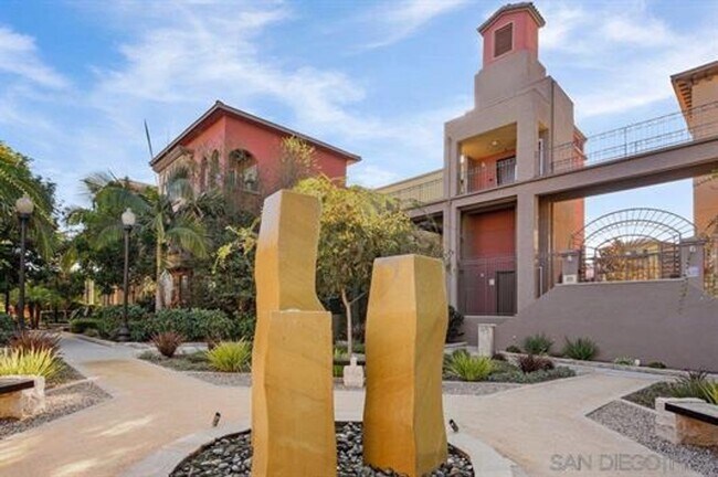 Building Photo - Ground Floor Condo in the heart of Hillcrest