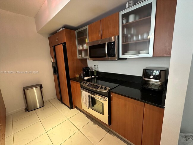 Building Photo - 2775 2775