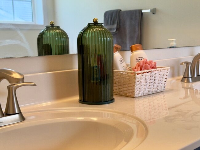 Full Bathroom 1 - 9264 Peony Ln N