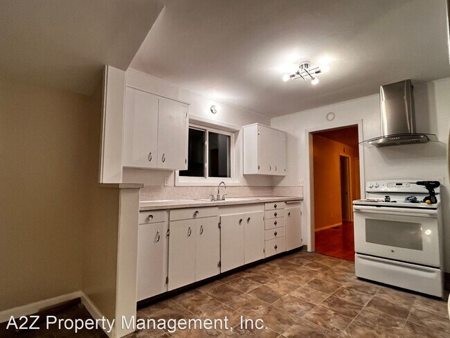 Building Photo - 3 br, 1 bath House - 5844 NE 13th Ave.