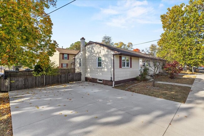 Building Photo - 502 4th St