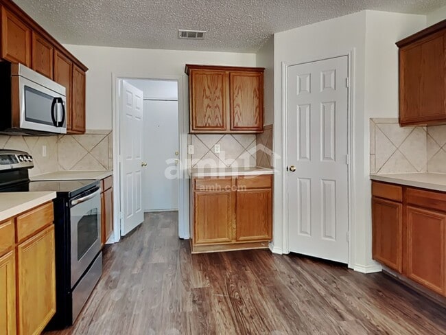 Building Photo - 8200 Dynasty Dr