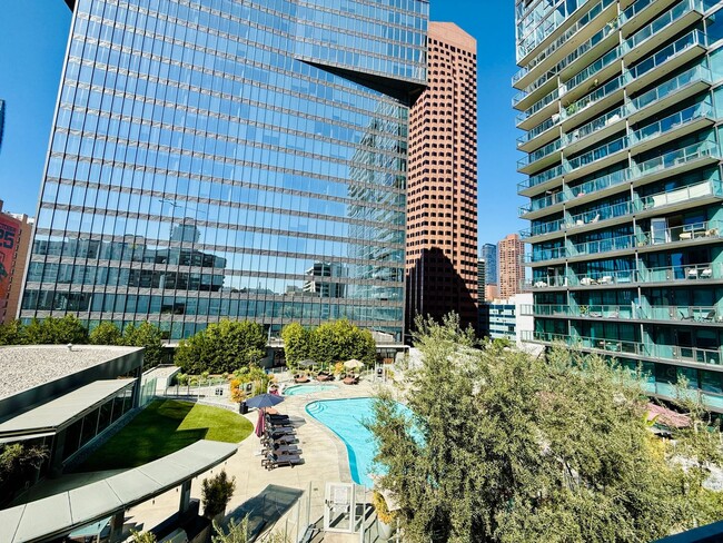 Foto del edificio - DTLA Penthouse Floor 1BD Condo w/Utilities...