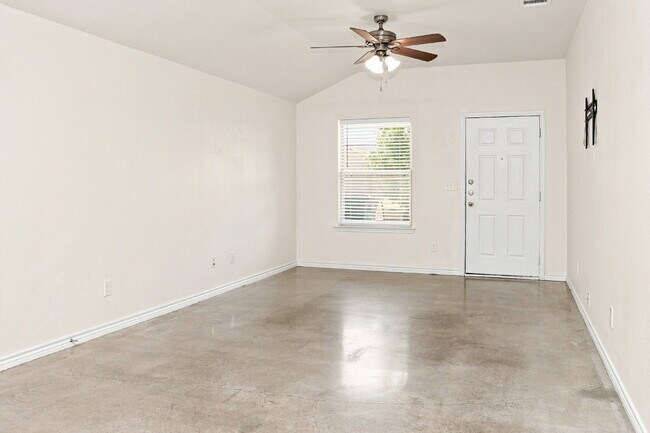 Building Photo - "Spacious 3-Bedroom Duplex with Granite Elegance in Prime Killeen Location!"