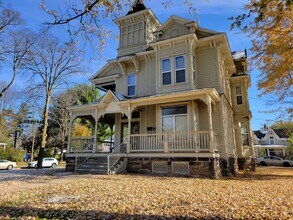 Building Photo - 1501 State St
