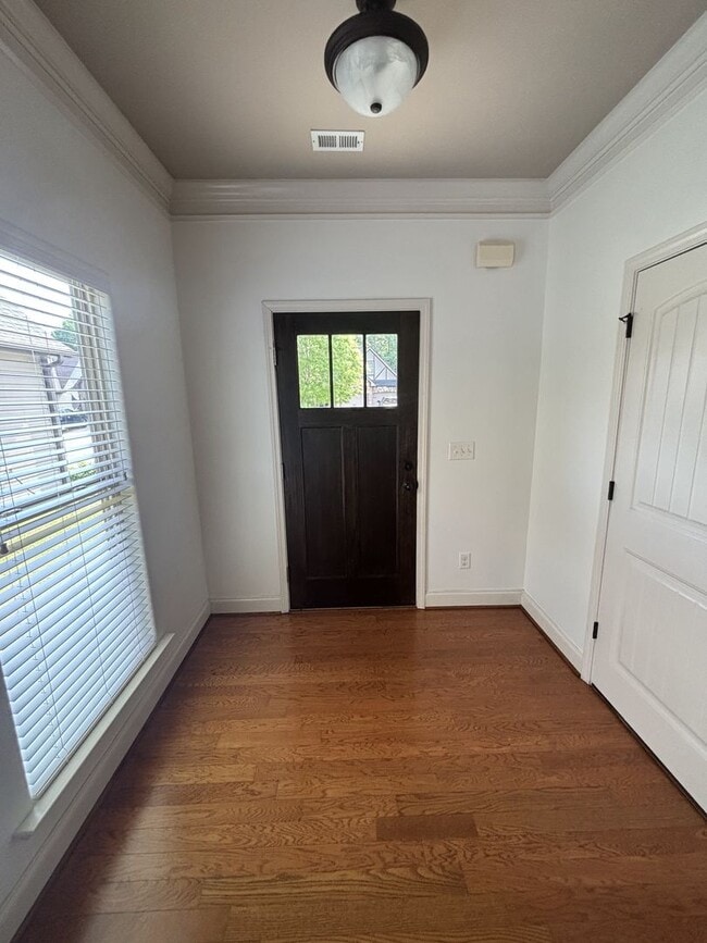Building Photo - 3 Bed 2 Bath Home In Westover With A 2 Car Garage