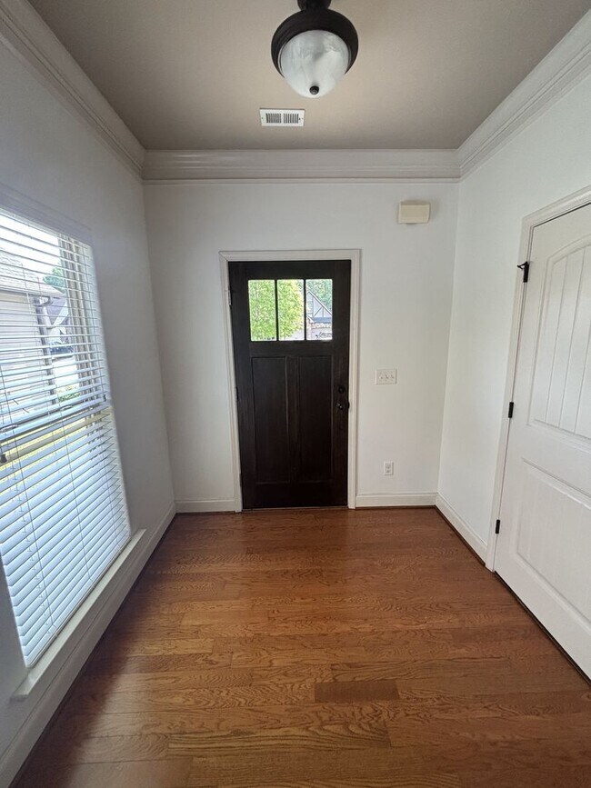 Foto del edificio - 3 Bed 2 Bath Home In Westover With A 2 Car Garage