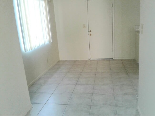 Building Photo - 14925 Larch Ave
