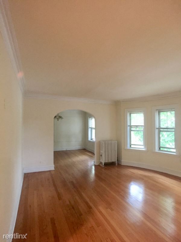 Building Photo - 6438 N Sacramento Ave