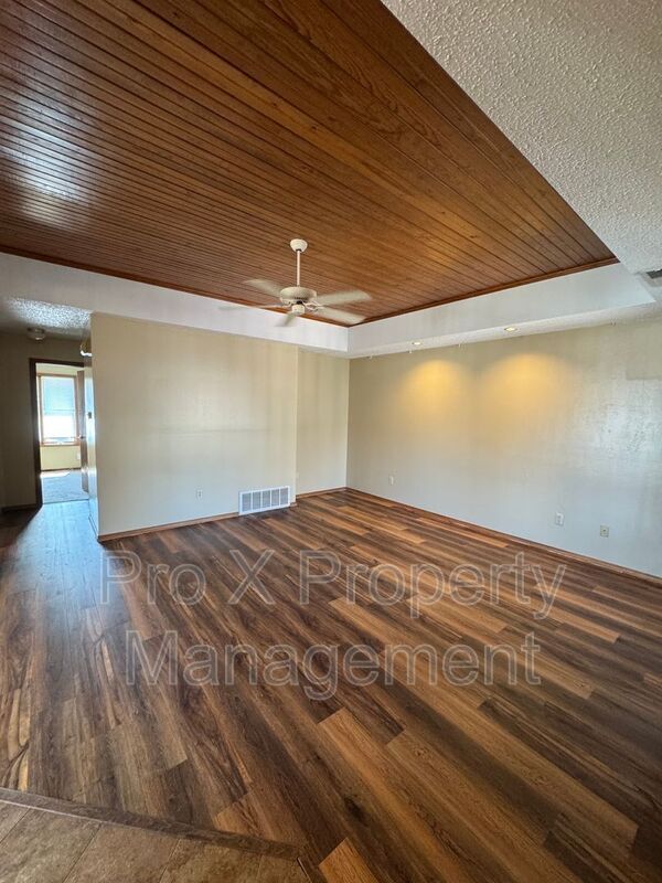 Foto del edificio - 510 E Elm St