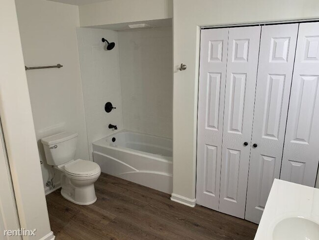 Building Photo - 3 br, 1.5 bath House - 6451 Marcy St