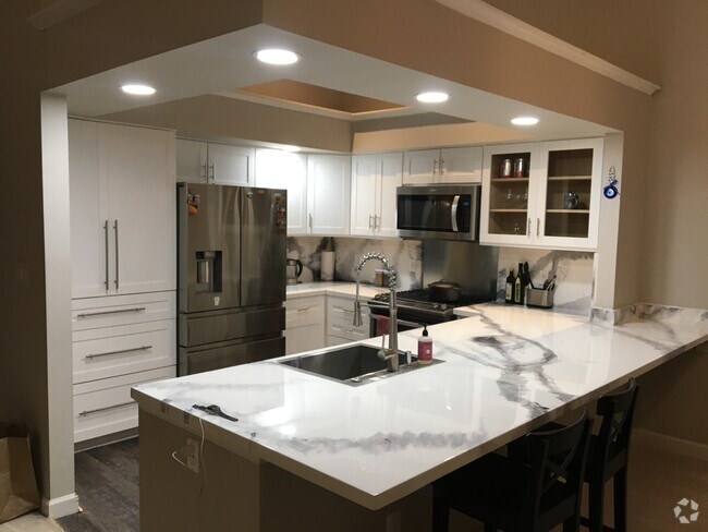 Building Photo - 8317 Bluebird Way