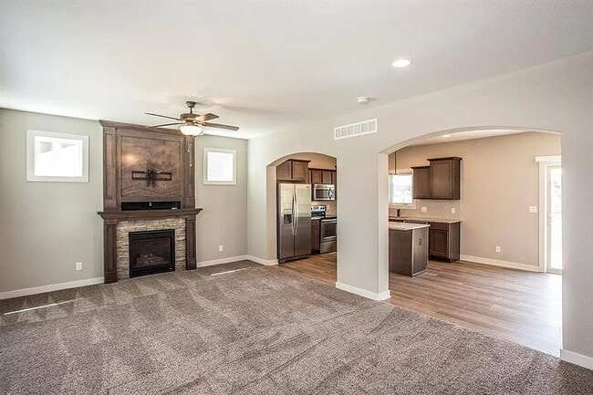 Foto del edificio - Spacious 4 Bedroom Home in Sugar Creek Wau...