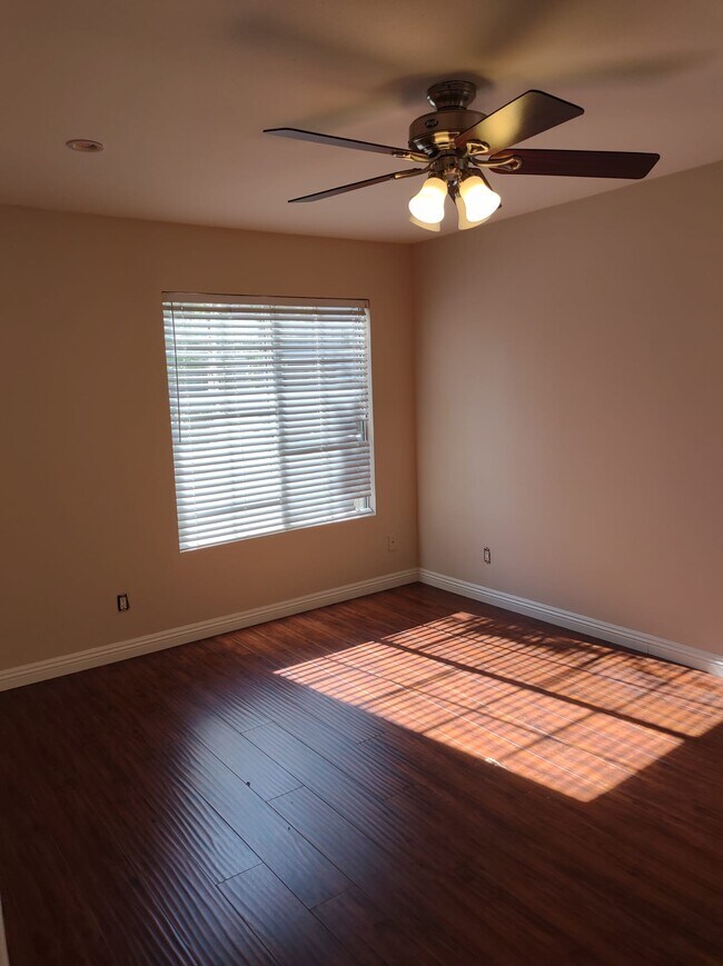 Bedroom - 5500 Owensmouth Ave