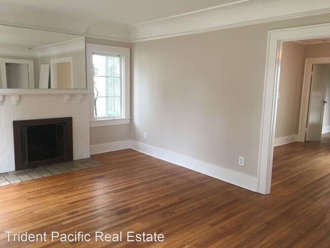 Foto del edificio - 3 br, 2 bath House - 559 B Avenue