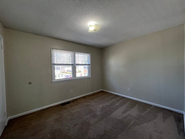 Foto del edificio - 305 Rountree St W