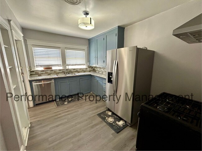 Building Photo - Adorable 2 Bed/2 Bath Home with Solar and ...