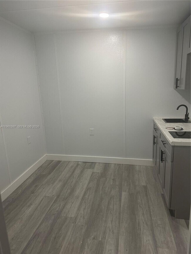 Foto del edificio - 19215 NW 7th Ct