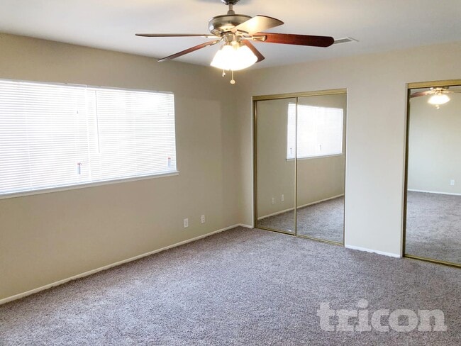 Foto del edificio - 4263 Powell Ave
